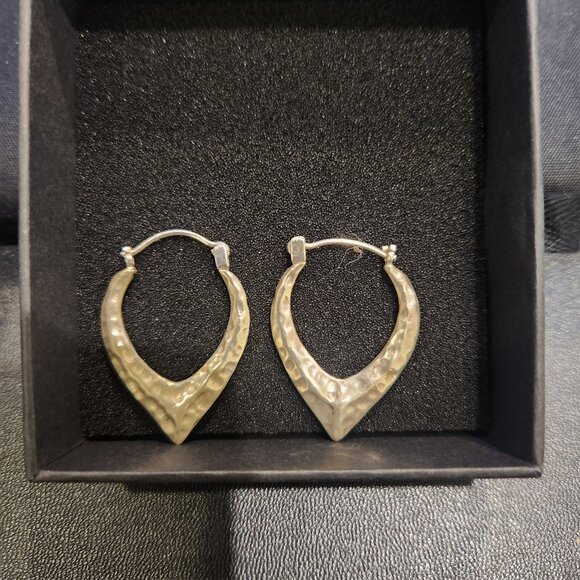 Ask & Embla Hammered V-Hoop earrings - Picture 1 of 2
